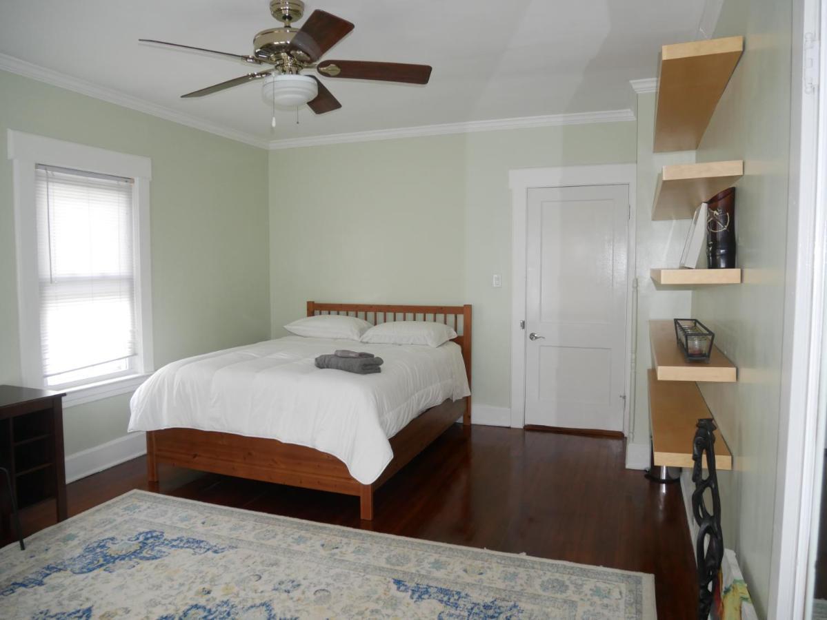 Arrivals & Departures Bed & Breakfast Elizabeth Bagian luar foto